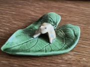 Żabka na listku figurka ceramiczna jorave pto rico 10x7x2