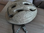 Czarny kask na rower hulajnogę btwin Decathlon