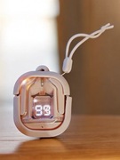 Bezprzewodowe słuchawki dokanałowe, etui ładujące i wyświetlacz LED