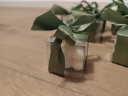 17x Świeczka sześcienna w plastikowym opakowaniu z kokardką, dla gości
