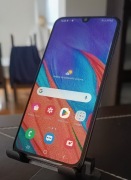 Samsung Galaxy A40 4/64GB jak nowy + pudełko, etui
