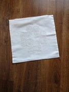 Poszewka biała vintage z wadą.