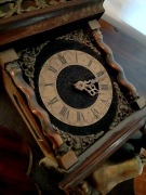 Stary wiszący zegar