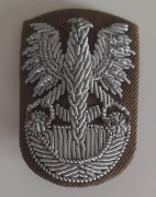 Orzełek do czapki garnizonowej wojsk lądowych LWP 