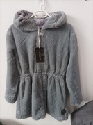 Futerko damskie z kapturem ściągane w pasie