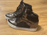 Błyszczące botki damskie