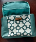 Oriflame! :) Doskonała kosmetyczka! Bardzo pakowna :) 