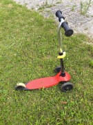 Hulajnoga trzykołowa 