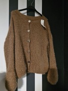 Sweter damski karmelowy złote guziki rękaw dzwonek