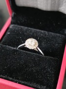 Pierścionek z 18 karatowego białego złota 