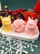 Zestaw świec świeczek na gipsowej podstawce dwa kotki i motek wełny