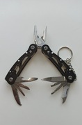 Multitool. Narzędzie wielofunkcyjne.