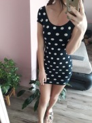 Czarna krótka sukienka w białe grochy kropki mała czarna XS S pull & bear