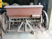 redlica- siewnik konny KRAJ  na części.