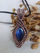 Labradoryt w miedzi. Wisiorek z kamieniem naturalnym. Rękodzieło 