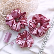 Scrunchie satynowa - gumka do włosów - rozmiar L