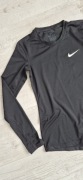 0. NIKE  UROCZA FIRMOWA BLUZKA  134/146