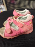 Sandały dziewczęce na rzepy rozm. 24