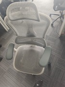 Fotel biurowy obrotowy sihoo Doro c300 używany stan bdb jak na zdj polecam