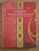 Ornaty papieskie na tle zabytkowych tekstyliów XVI-XX w.