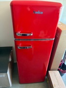 Lodówka Amica czerwona 140