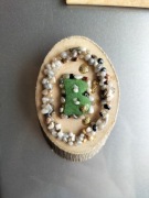 Magnes z literką B z żywicy epoksydowej i uv 