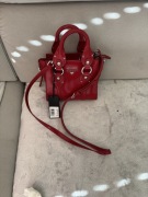 Guess Luxe skórzany kuferek