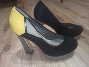 Czółenka zamszowe na słupku