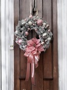 Wianek wieniec śnieżony na drzwi święta