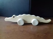 Drewniana zabawka na kółkach drewniany KROKODYL