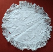 Serwetka serweta okrągła biały środek obrzeża ręcznie haftowane