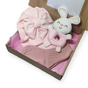 Zestaw dla dzieci- czapka, skarpety, zabawka 