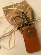 Brelok skórzany handmade – unikat ze skóry naturalnej | prezent do kluczy
