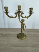 Świecznik mosiężny 3-ramienny z figurką – styl retro / vintage