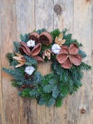 Zimowy wianek na drzwi