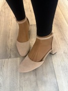 (40) Beżowe czółenka wieczorowe z zapięciem, Nowe 