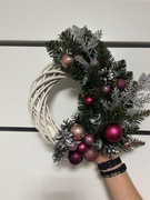 Ręcznie wykonany wianek świąteczny