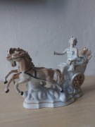 Dwa konie z rydwanem