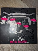 Płyta zespołu Coma Metal Ballads vol.1 z autografami zespołu.