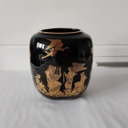 Wazon porcelanowy KE Grecja dekorowany 24K złotem; czarny wazon 