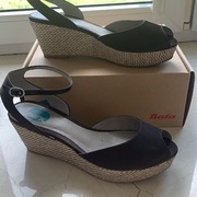 Buty na koturnie Bata