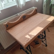 Konsola z dębu i żeliwa