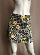 Spódnica mini TOPSHOP w róże, pepitkę, 36.