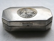 Pudełko tabakierka szkatułka kuferek bibelot