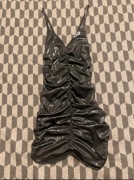 Świecąca sukienka z marszczeniami