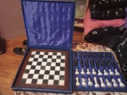 Szachy z alabastru