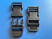 Klamra plastikowa dwustronnie zaciągana do Jackietu Nurkowego szer. 4 cm