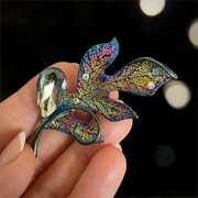 Broszka ozdobna „Tęczowy liść"”- wesele, spotkanie biznesowe, moda