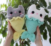 Maskotka kot syrenka na szydełku 
