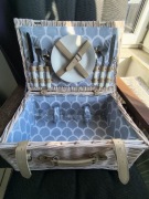 Kosz piknikowy wiklinowy biały 